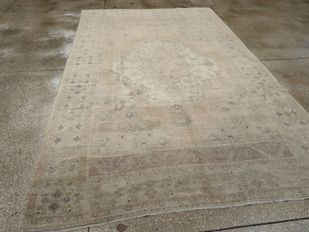 Vintage Turkish Anatolian Accent Carpet, No.33490 - Galerie Shabab