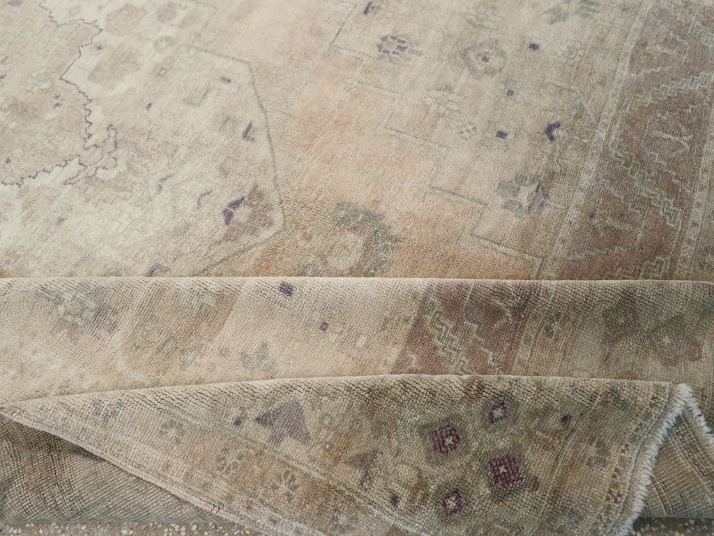Vintage Turkish Anatolian Accent Carpet, No.33490 - Galerie Shabab