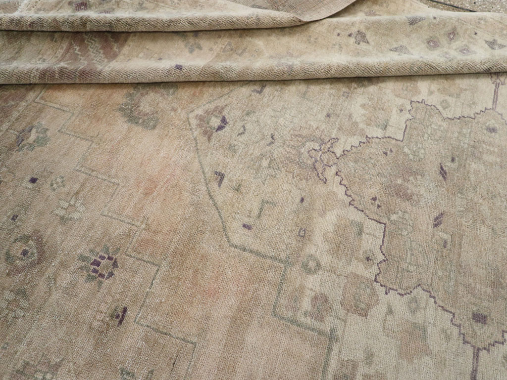 Vintage Turkish Anatolian Accent Carpet, No.33490 - Galerie Shabab