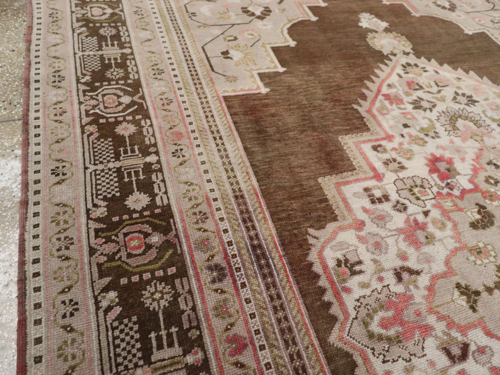 Vintage Turkish Anatolian Gallery Carpet, No.33492 - Galerie Shabab