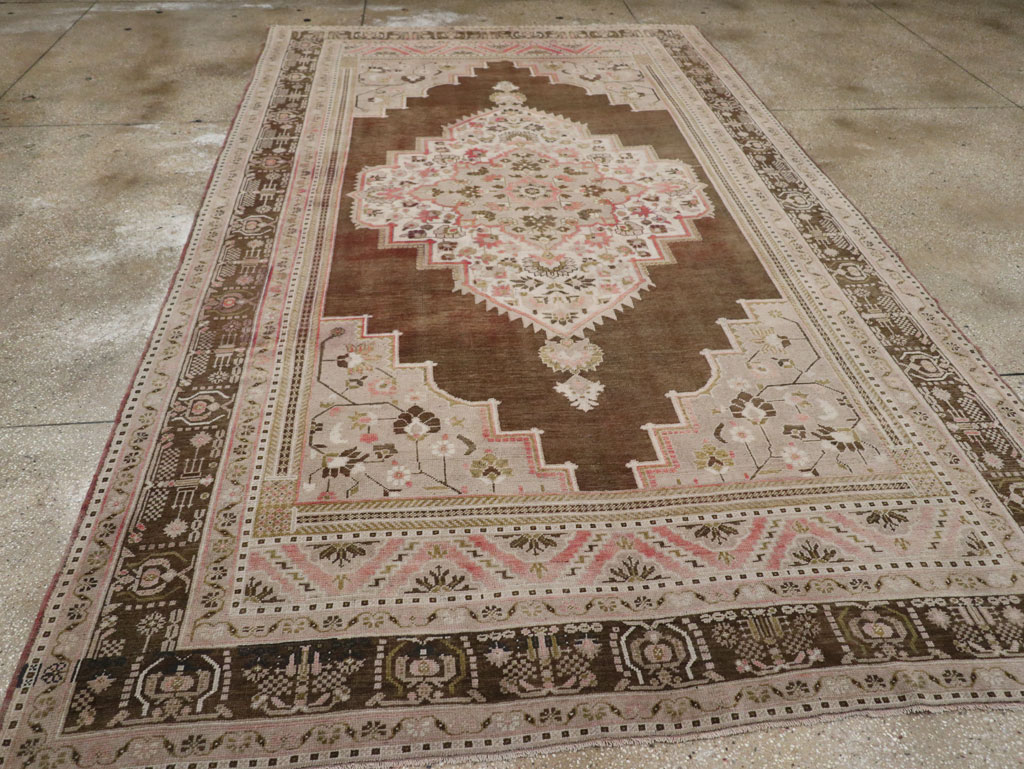 Vintage Turkish Anatolian Gallery Carpet, No.33492 - Galerie Shabab