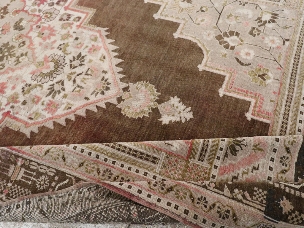 Vintage Turkish Anatolian Gallery Carpet, No.33492 - Galerie Shabab