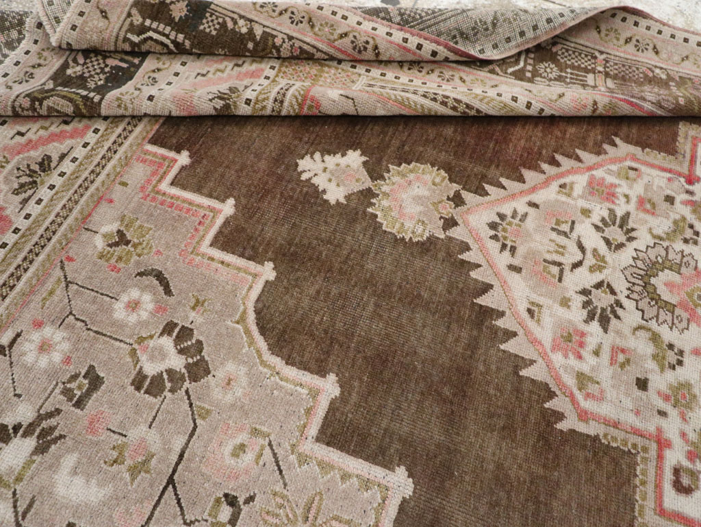 Vintage Turkish Anatolian Gallery Carpet, No.33492 - Galerie Shabab