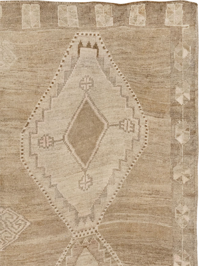 Vintage Turkish Anatolian Gallery Carpet, No.33493 - Galerie Shabab