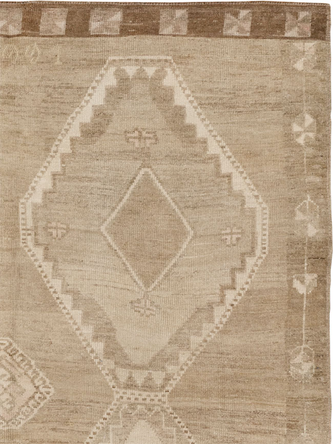 Vintage Turkish Anatolian Gallery Carpet, No.33493 - Galerie Shabab
