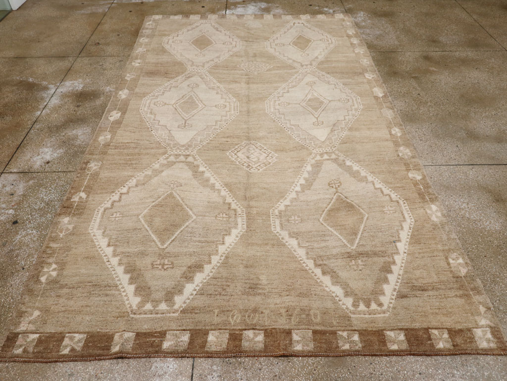 Vintage Turkish Anatolian Gallery Carpet, No.33493 - Galerie Shabab