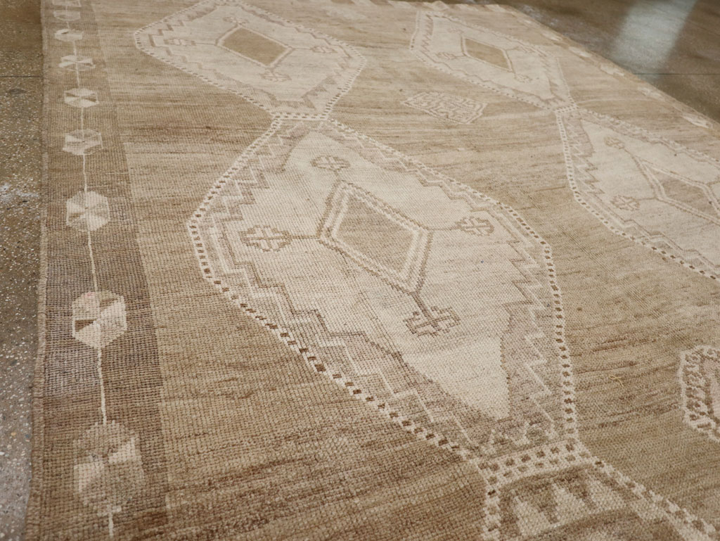 Vintage Turkish Anatolian Gallery Carpet, No.33493 - Galerie Shabab