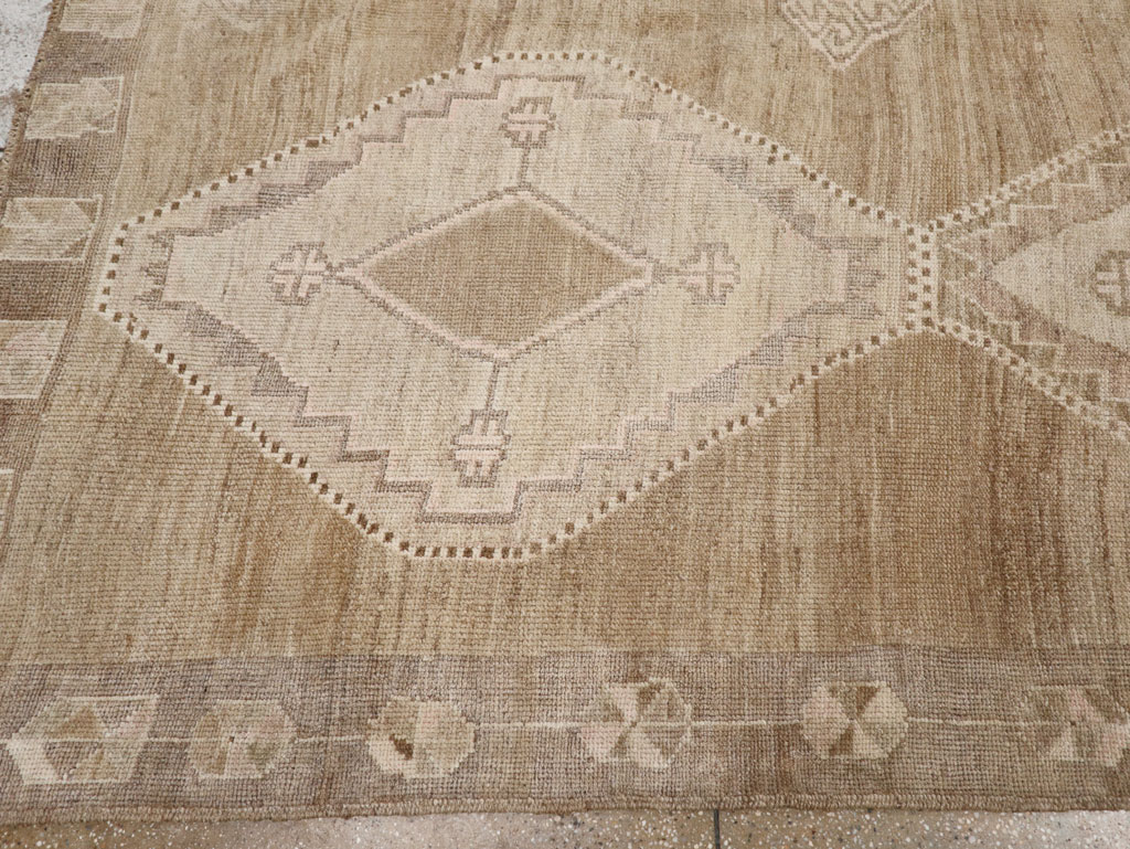 Vintage Turkish Anatolian Gallery Carpet, No.33493 - Galerie Shabab