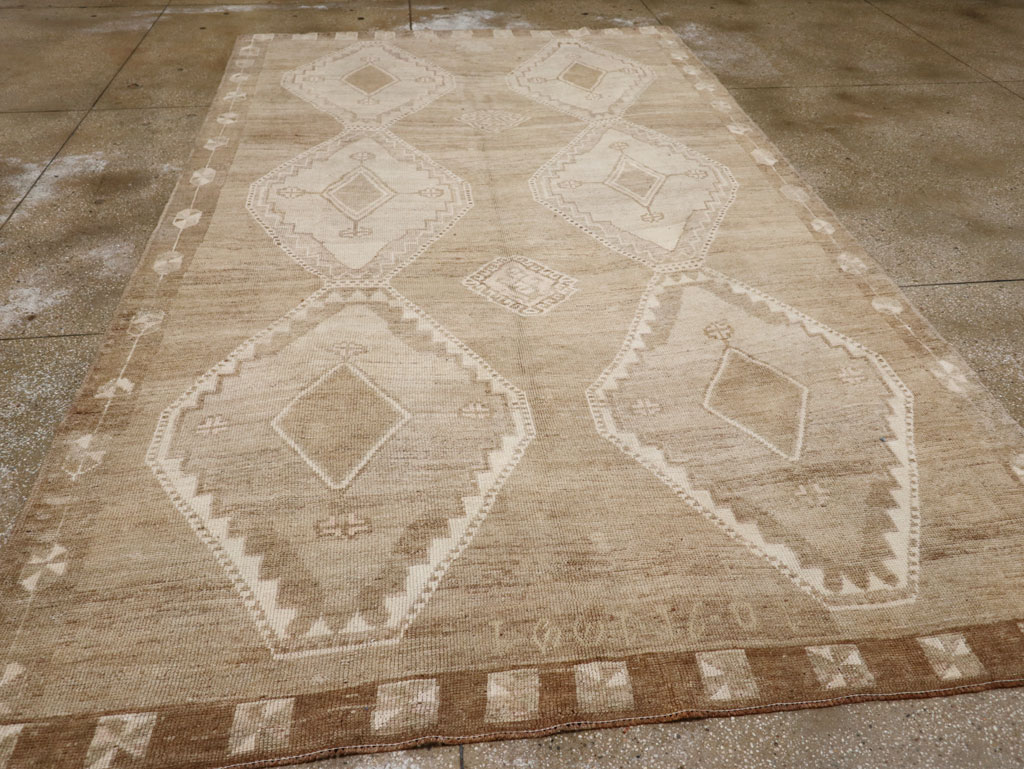 Vintage Turkish Anatolian Gallery Carpet, No.33493 - Galerie Shabab