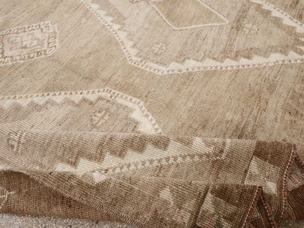 Vintage Turkish Anatolian Gallery Carpet, No.33493 - Galerie Shabab
