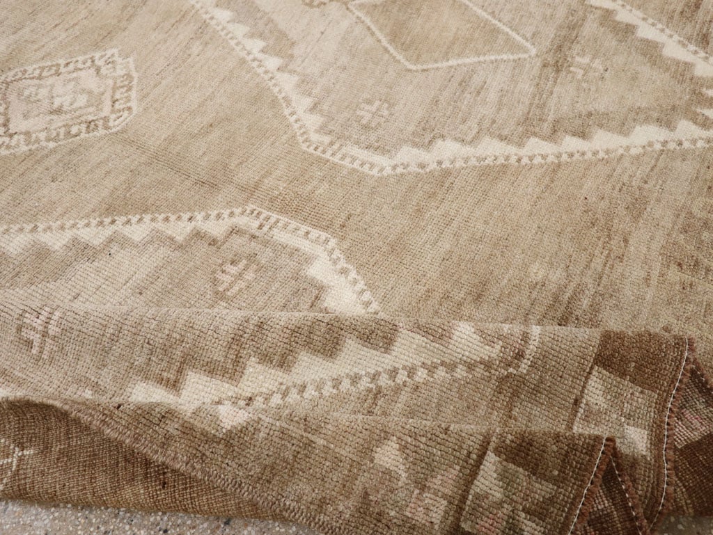 Vintage Turkish Anatolian Gallery Carpet, No.33493 - Galerie Shabab