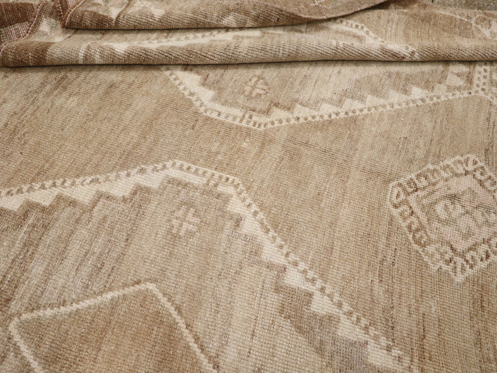 Vintage Turkish Anatolian Gallery Carpet, No.33493 - Galerie Shabab