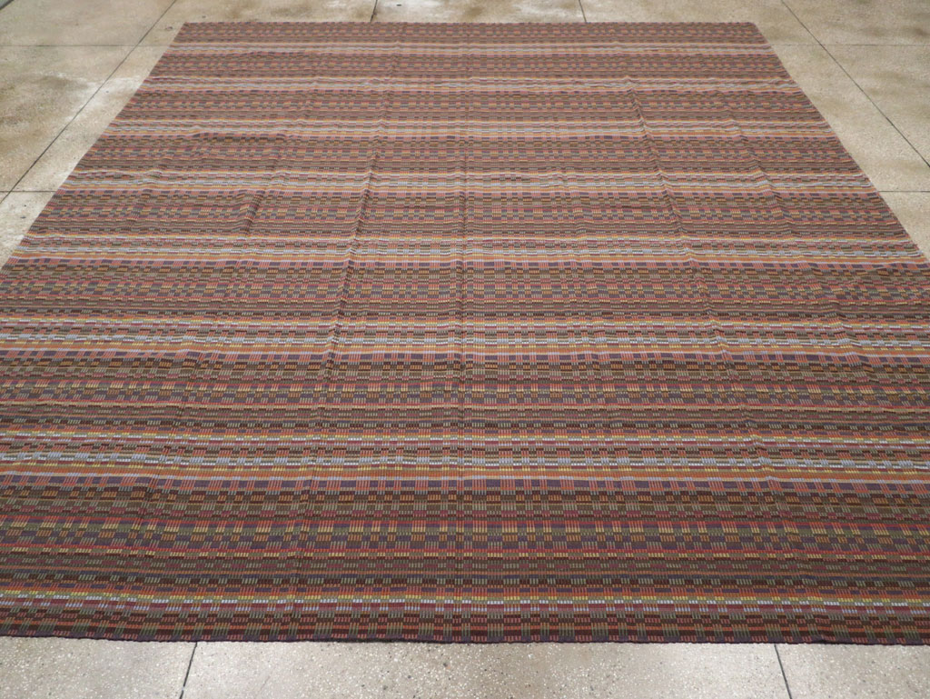 Vintage European Flatweave Kilim Large Room Size Carpet, No.33502 - Galerie Shabab