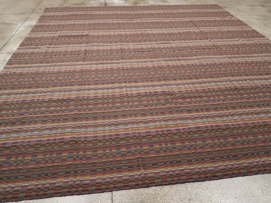 Vintage European Flatweave Kilim Large Room Size Carpet, No.33502 - Galerie Shabab