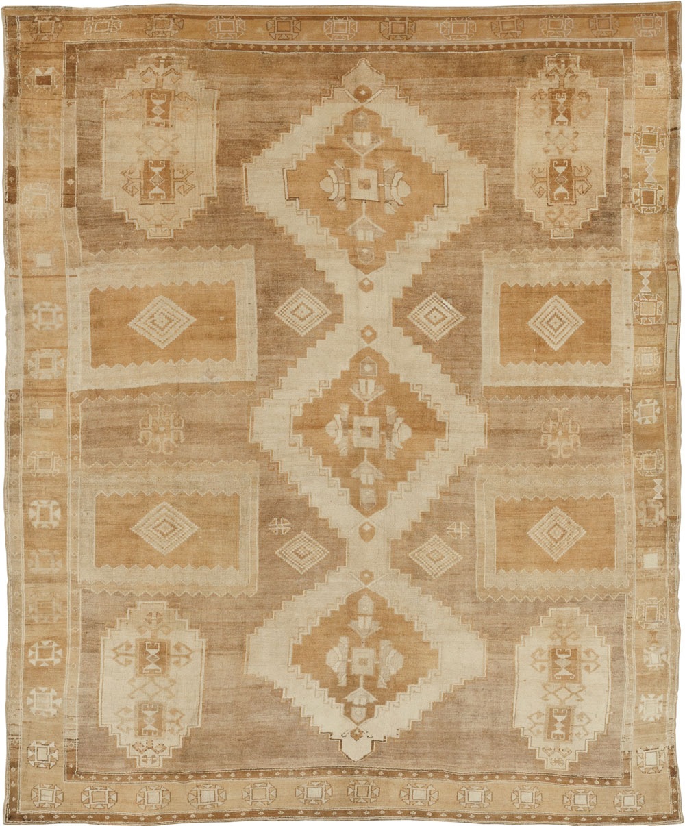 Vintage Turkish Anatolian Room Size Carpet, No.33572 - Galerie Shabab