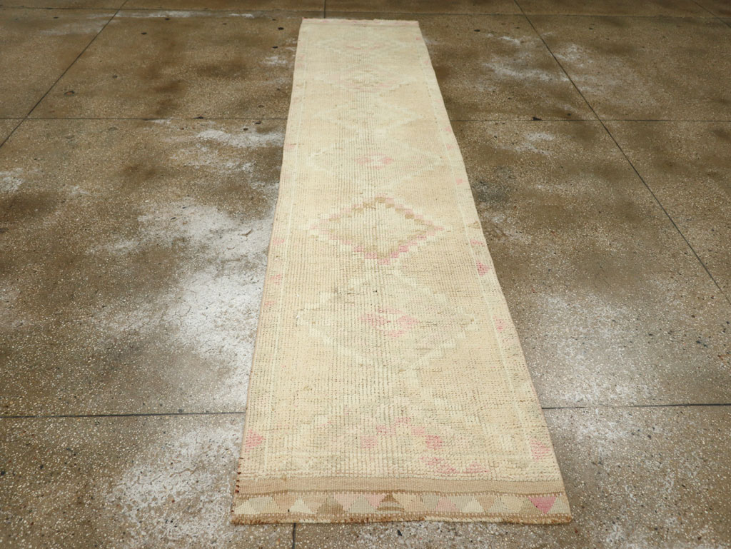 Vintage Turkish Anatolian Runner, No.33575 - Galerie Shabab