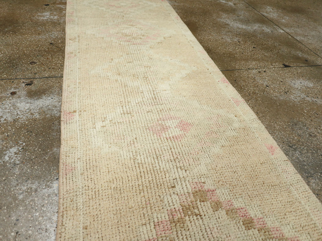 Vintage Turkish Anatolian Runner, No.33575 - Galerie Shabab