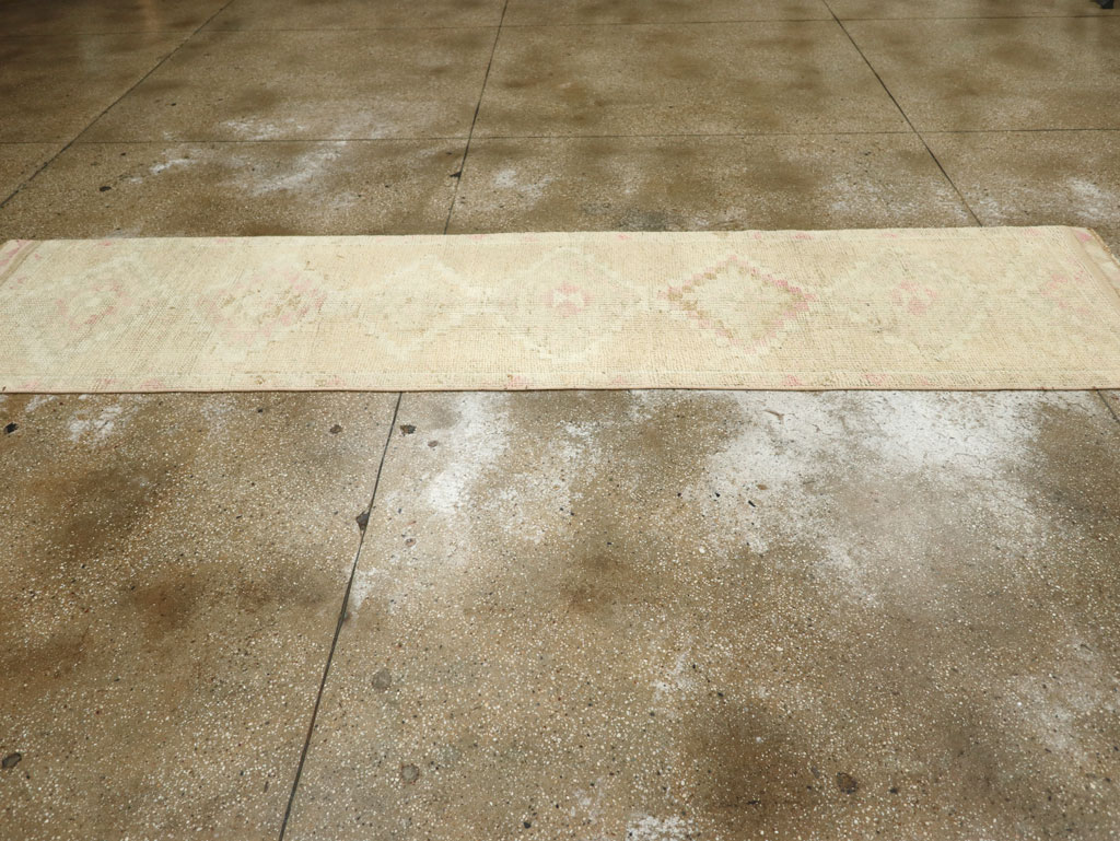 Vintage Turkish Anatolian Runner, No.33575 - Galerie Shabab