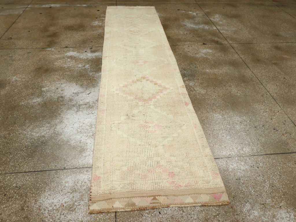 Vintage Turkish Anatolian Runner, No.33575 - Galerie Shabab