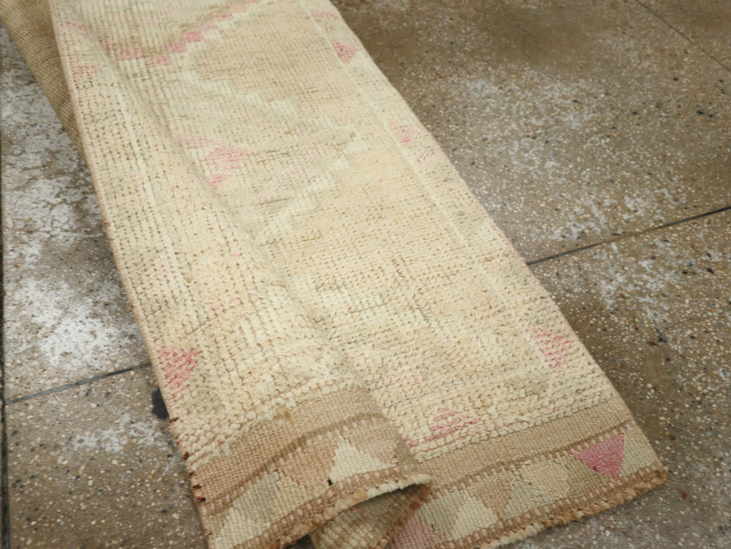 Vintage Turkish Anatolian Runner, No.33575 - Galerie Shabab