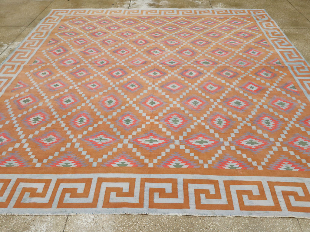 Vintage Indian Flatweave Dhurrie Square Room Size Carpet, No.33577 - Galerie Shabab