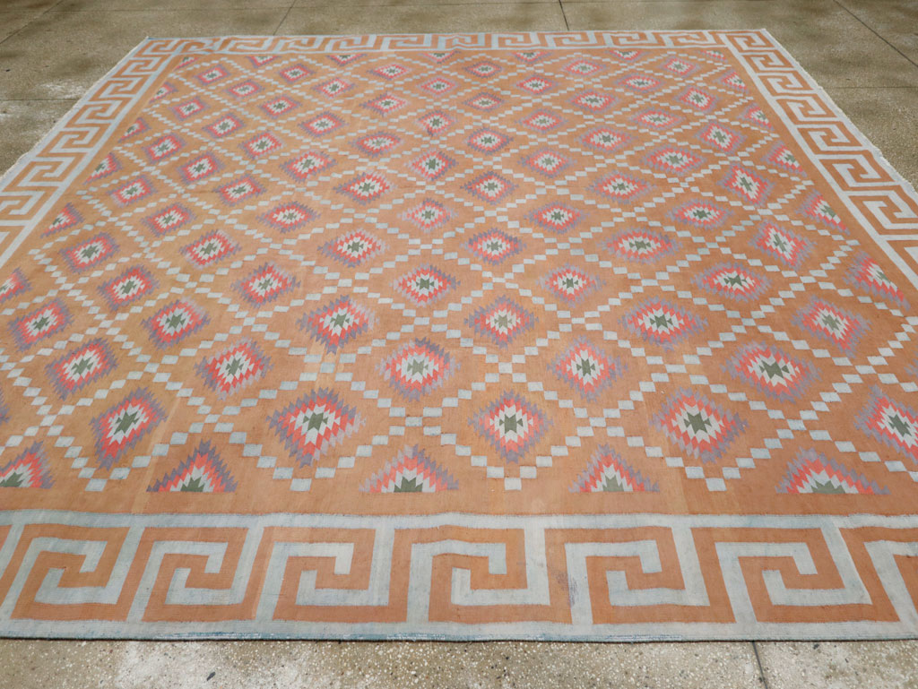 Vintage Indian Flatweave Dhurrie Square Room Size Carpet, No.33577 - Galerie Shabab