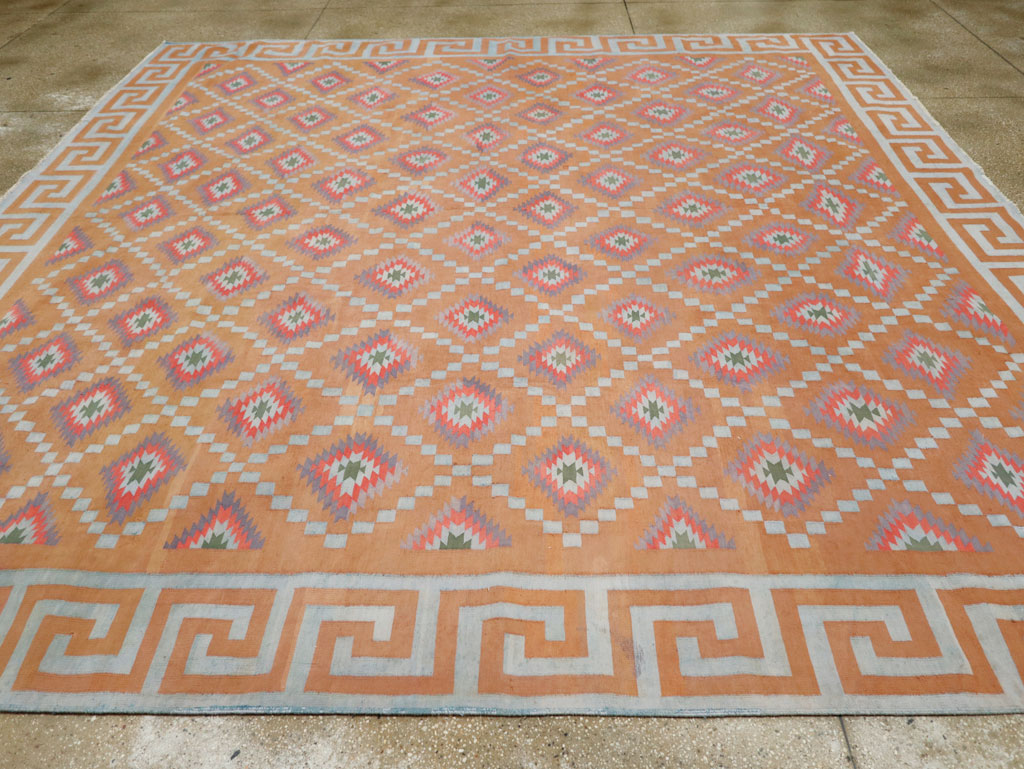 Vintage Indian Flatweave Dhurrie Square Room Size Carpet, No.33577 - Galerie Shabab