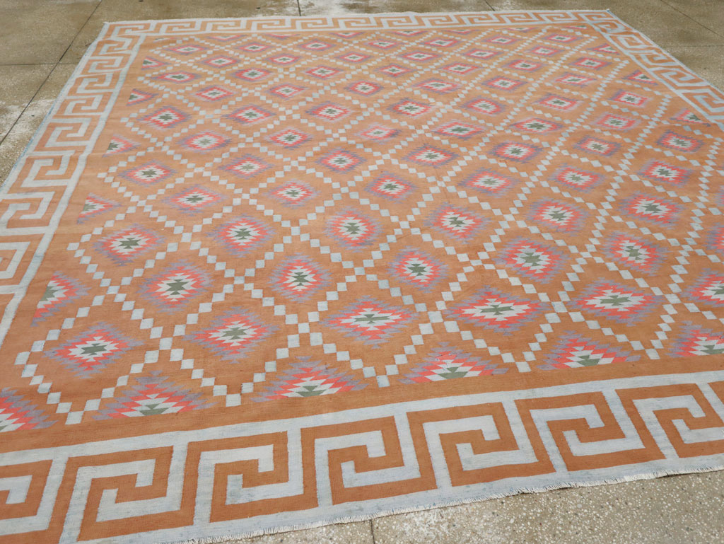 Vintage Indian Flatweave Dhurrie Square Room Size Carpet, No.33577 - Galerie Shabab