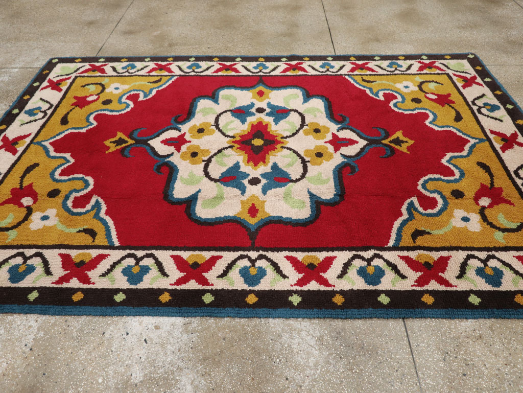 Vintage European Accent Rug, No.33579 - Galerie Shabab