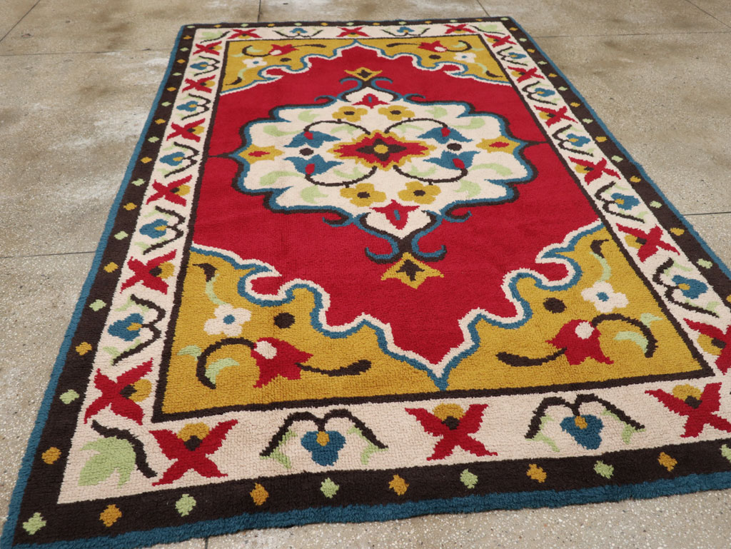 Vintage European Accent Rug, No.33579 - Galerie Shabab