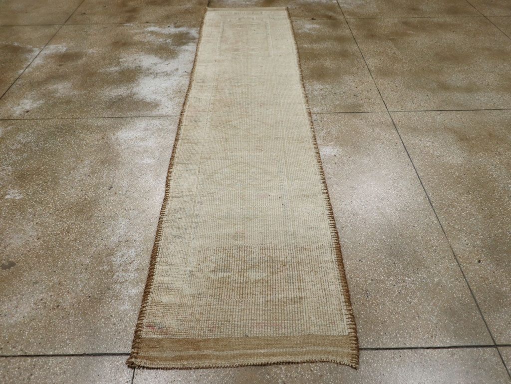 Vintage Turkish Oushak Runner, No.33584 - Galerie Shabab