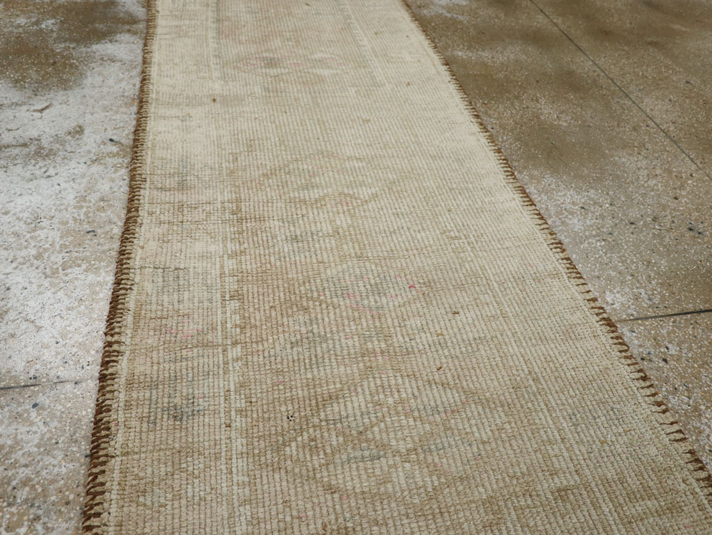 Vintage Turkish Oushak Runner, No.33584 - Galerie Shabab