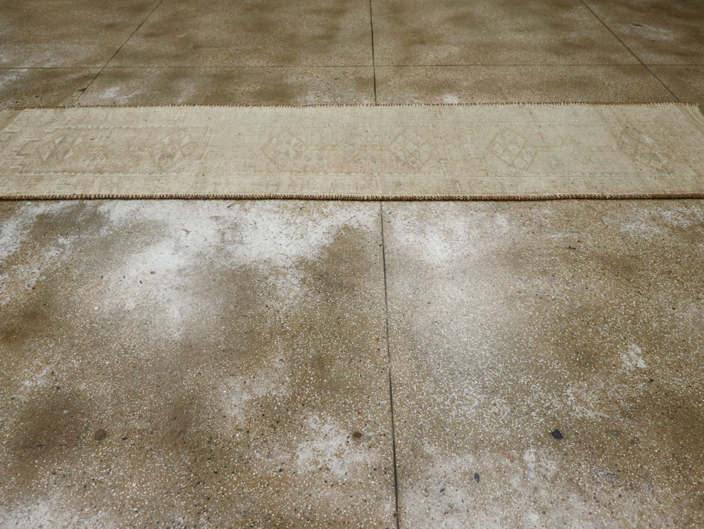 Vintage Turkish Oushak Runner, No.33584 - Galerie Shabab