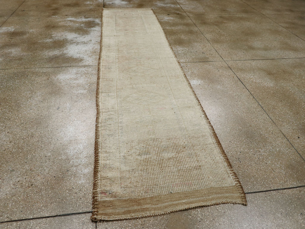 Vintage Turkish Oushak Runner, No.33584 - Galerie Shabab