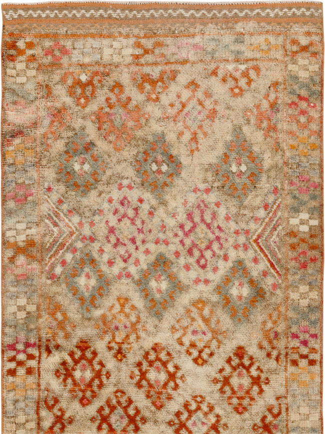Vintage Turkish Anatolian Runner, No.33585 - Galerie Shabab
