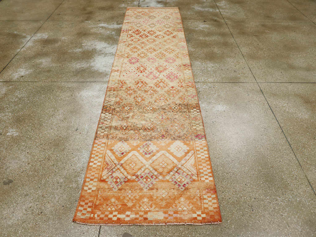 Vintage Turkish Anatolian Runner, No.33585 - Galerie Shabab