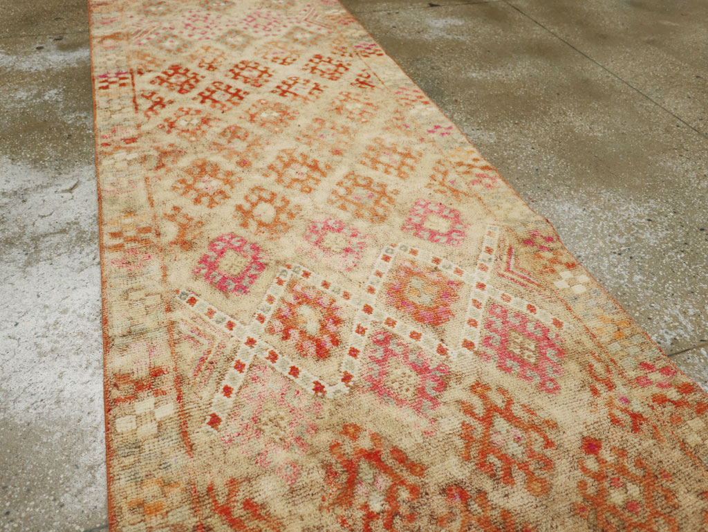 Vintage Turkish Anatolian Runner, No.33585 - Galerie Shabab