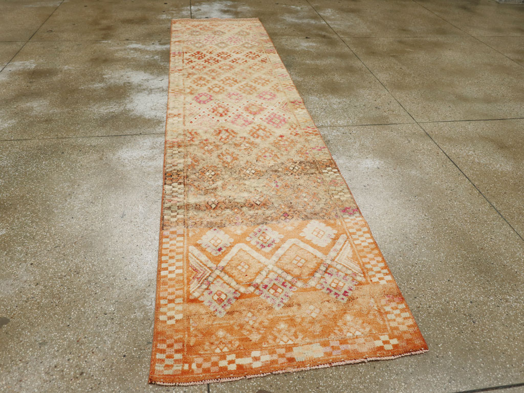 Vintage Turkish Anatolian Runner, No.33585 - Galerie Shabab