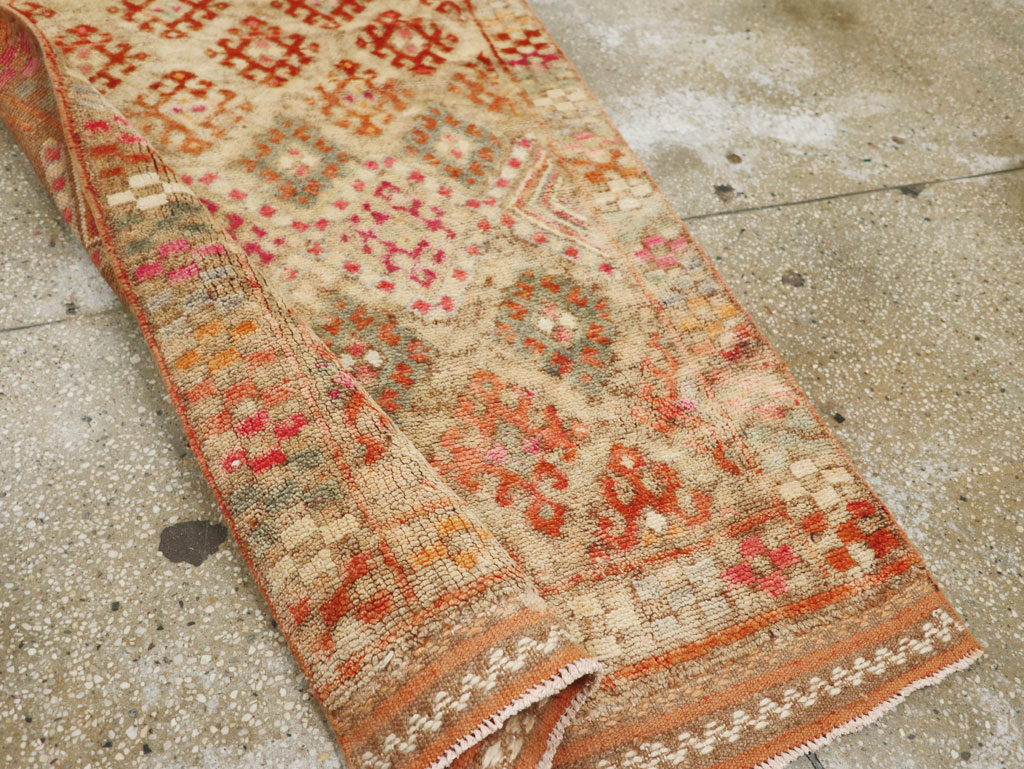 Vintage Turkish Anatolian Runner, No.33585 - Galerie Shabab