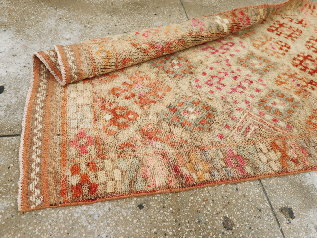 Vintage Turkish Anatolian Runner, No.33585 - Galerie Shabab