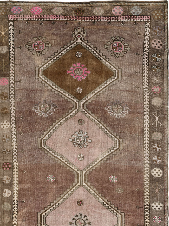 Vintage Turkish Anatolian Room Size Carpet, No.33586 - Galerie Shabab