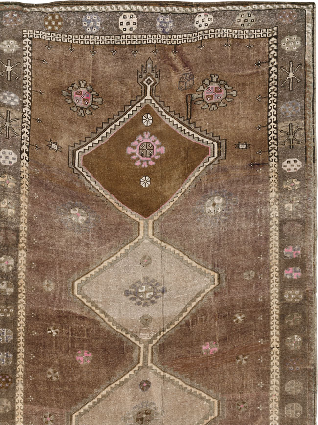 Vintage Turkish Anatolian Room Size Carpet, No.33586 - Galerie Shabab