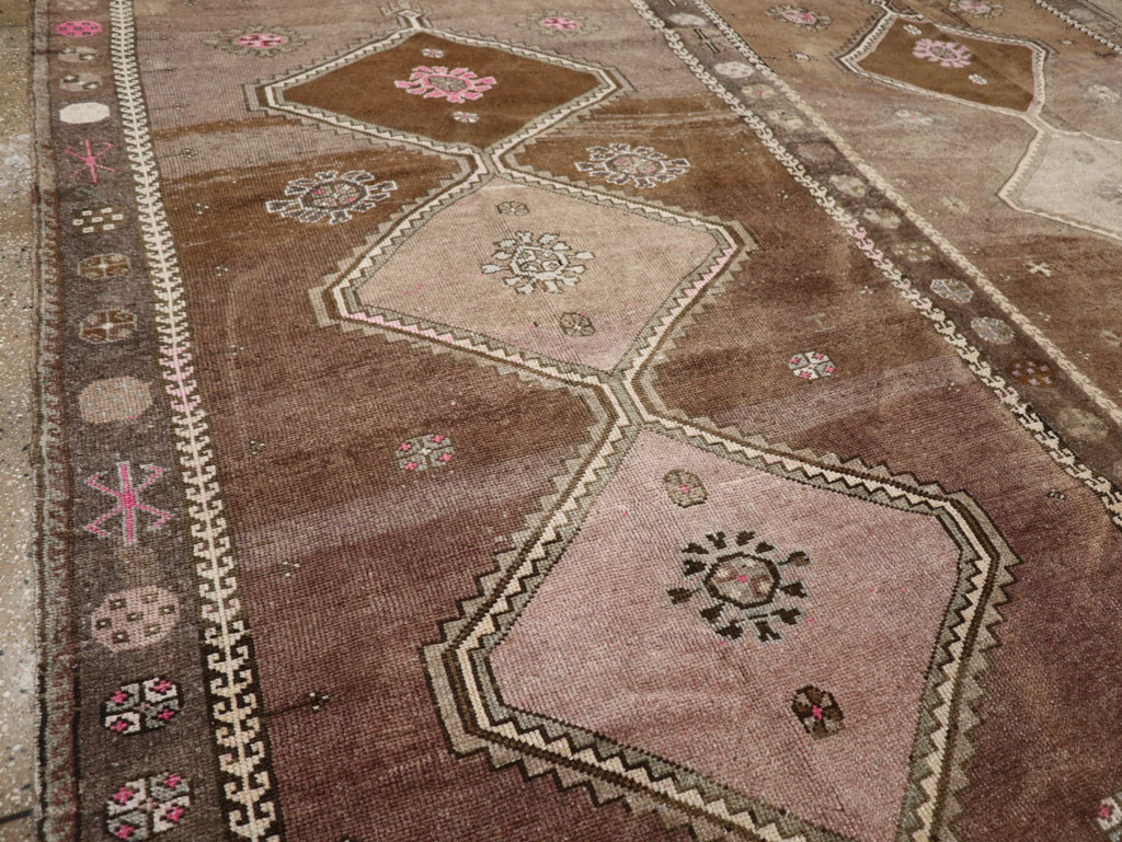 Vintage Turkish Anatolian Room Size Carpet, No.33586 - Galerie Shabab