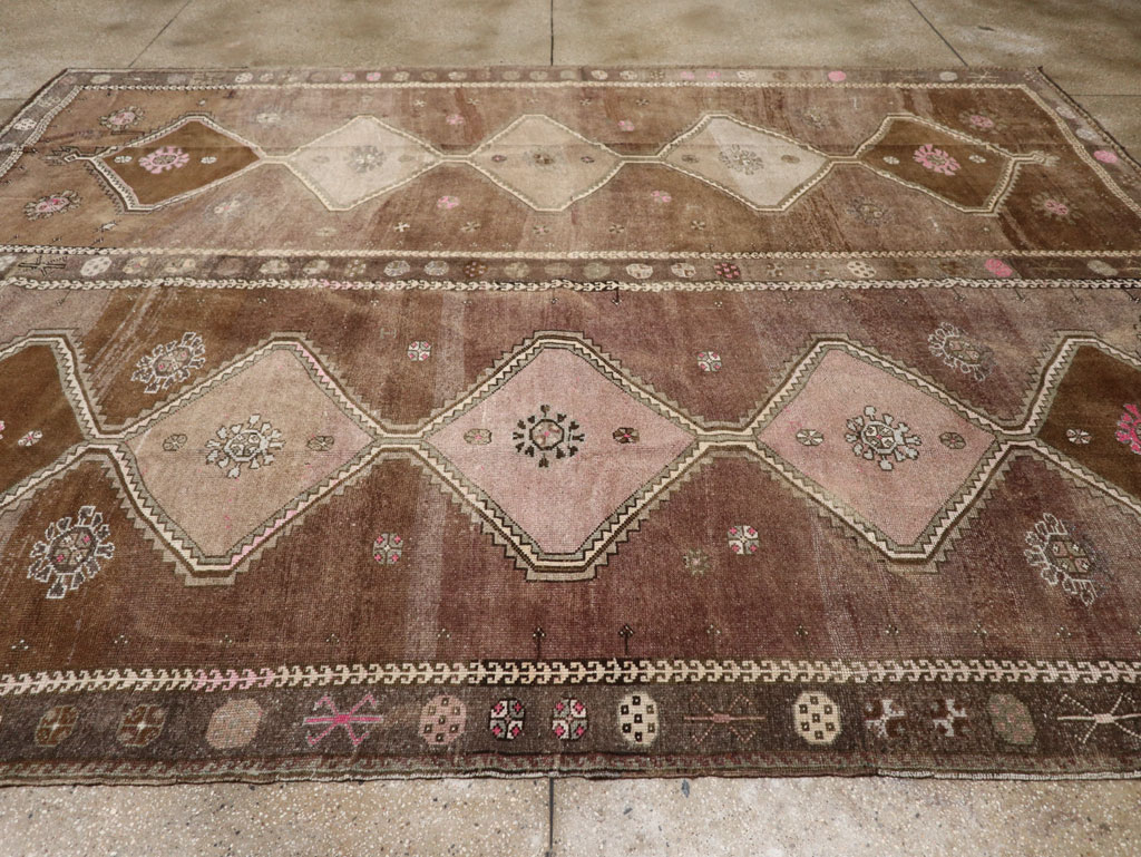 Vintage Turkish Anatolian Room Size Carpet, No.33586 - Galerie Shabab