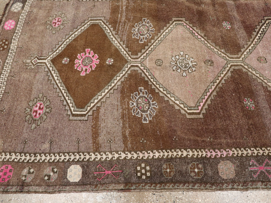 Vintage Turkish Anatolian Room Size Carpet, No.33586 - Galerie Shabab