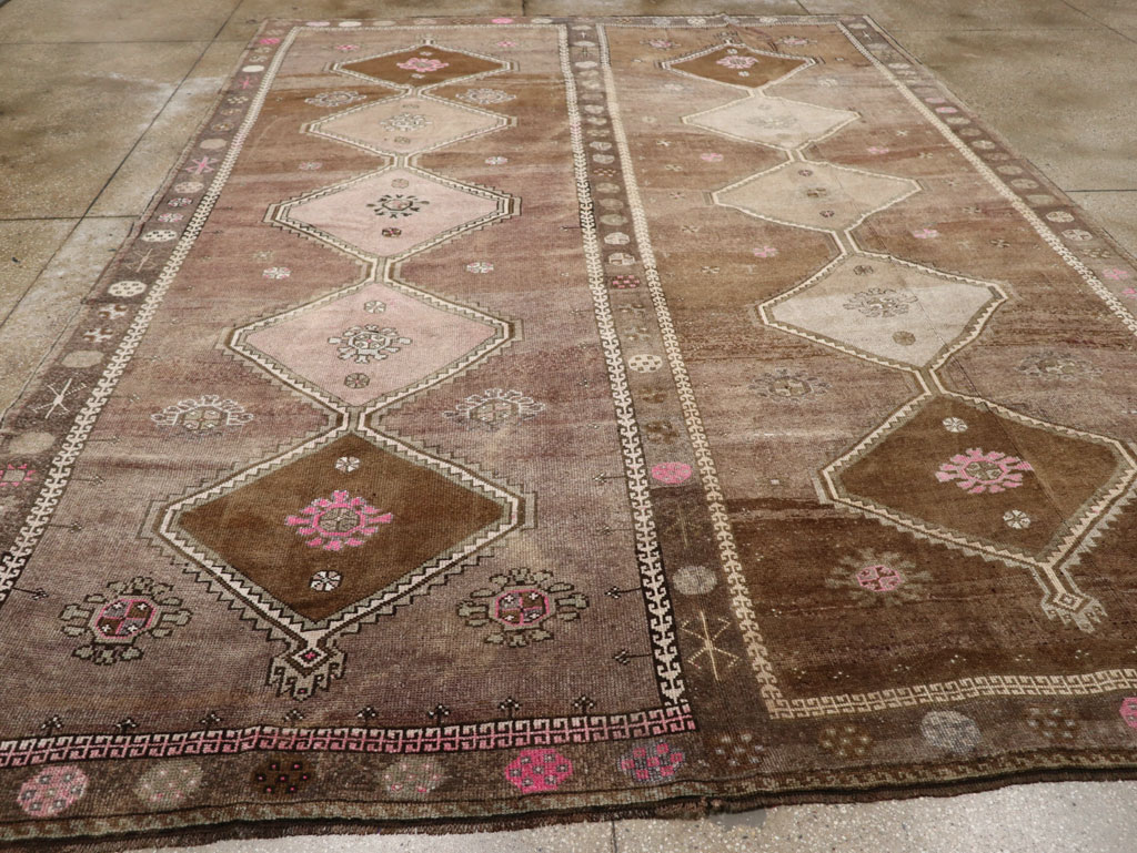 Vintage Turkish Anatolian Room Size Carpet, No.33586 - Galerie Shabab