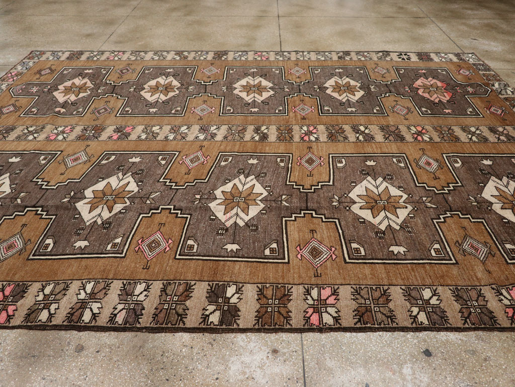 Vintage Turkish Anatolian Room Size Carpet, No.33587 - Galerie Shabab