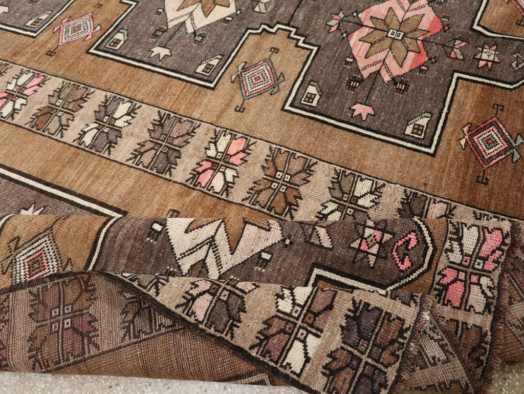 Vintage Turkish Anatolian Room Size Carpet, No.33587 - Galerie Shabab