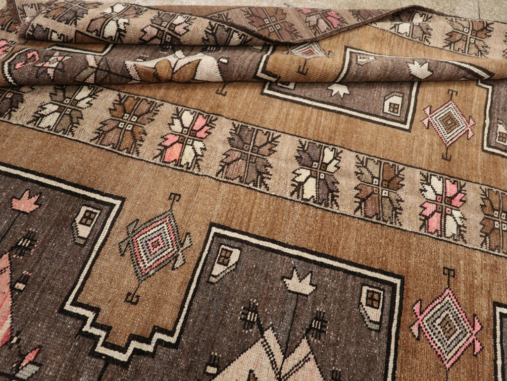 Vintage Turkish Anatolian Room Size Carpet, No.33587 - Galerie Shabab