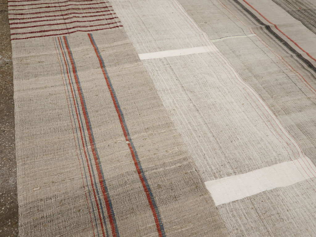 Vintage Turkish Flatweave Kilim Room Size Carpet, No.33592 - Galerie Shabab